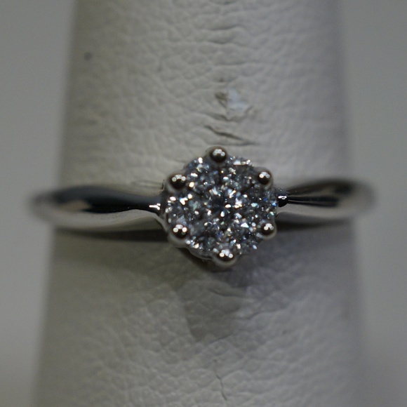 Jewelry - 14KW Gold Genuine Diamond Cluster Ring